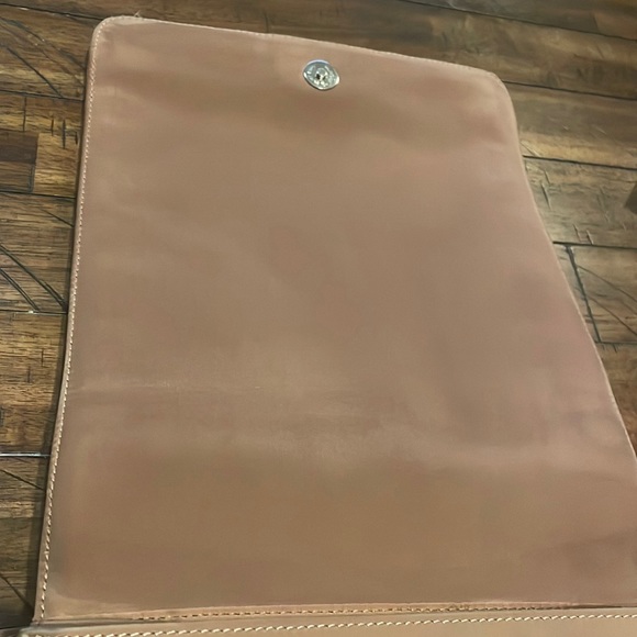 Vintage Fossil Messenger Crossbody - Picture 7 of 12